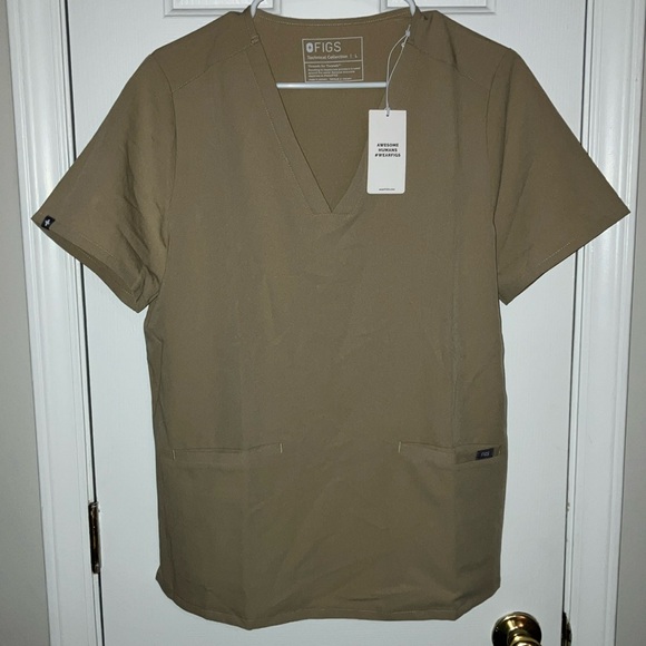 Figs Large Casma Top in Sandstone - Picture 1 of 3